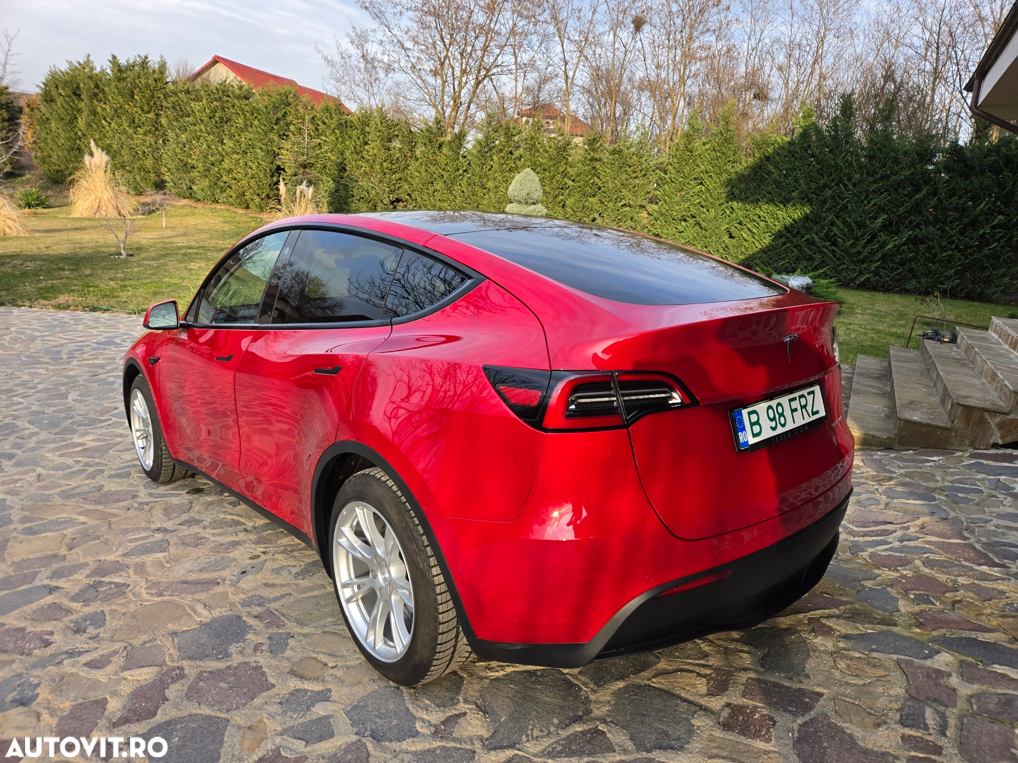 Tesla Model Y - 4