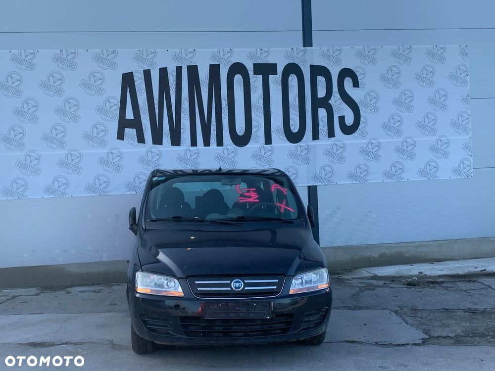 FIAT MULTIPLA 2006 *SAMOCHÓD NA CZĘŚCI* 2917 MASKA, LAMPA, DRZWI, LUSTERKO, ZDERZAK, GRILL, BŁOTNIK, KLAPA, BELKA, DESKA, FOTELE, KANAPA, ĆWIARTKA, KIEROWNICA, TARCZE, ZACISKI, ZAWIESZENIE, KOMPLETNY PRZÓD, KOMPLETNY TYŁ, LICZNIK, ZEGARY, PRAWE LEWE PRZÓD TYŁ - 2