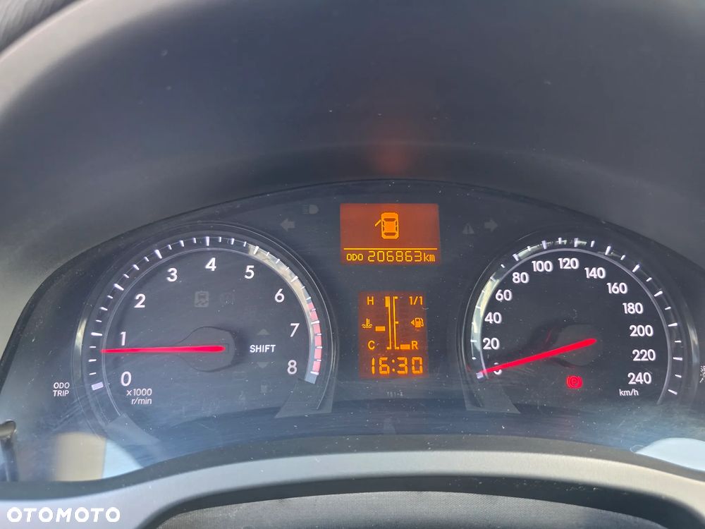 Toyota Avensis 1.8 Active - 9