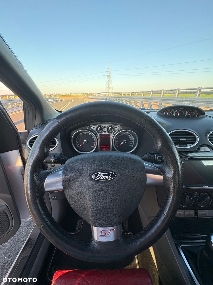 Ford Focus 2.5 ST - 12