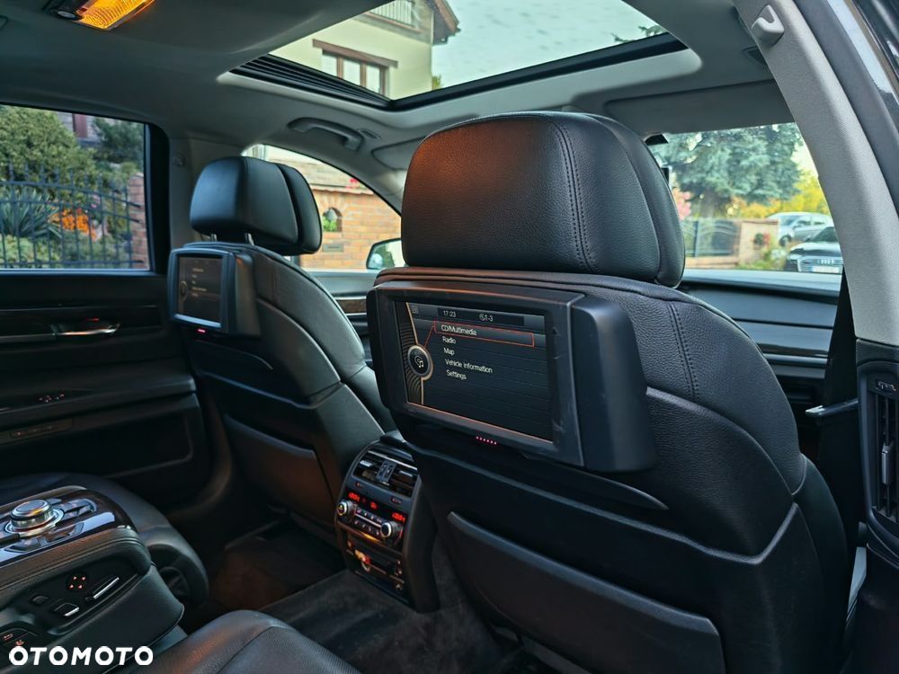 BMW Seria 7 740i L - 13