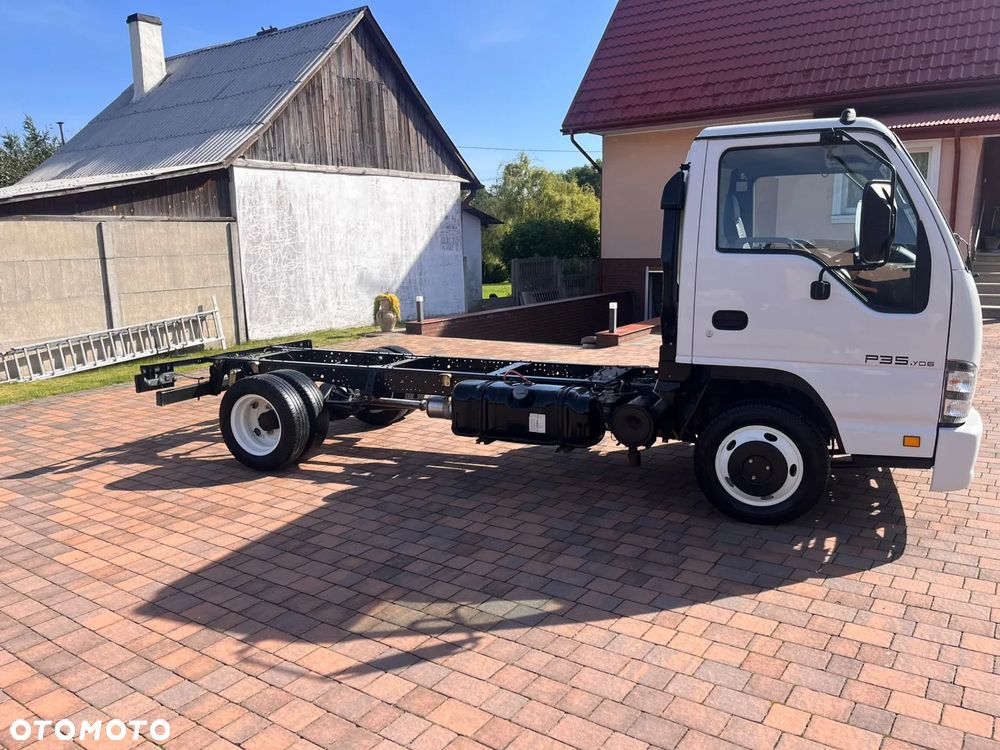 Isuzu NPR - 4
