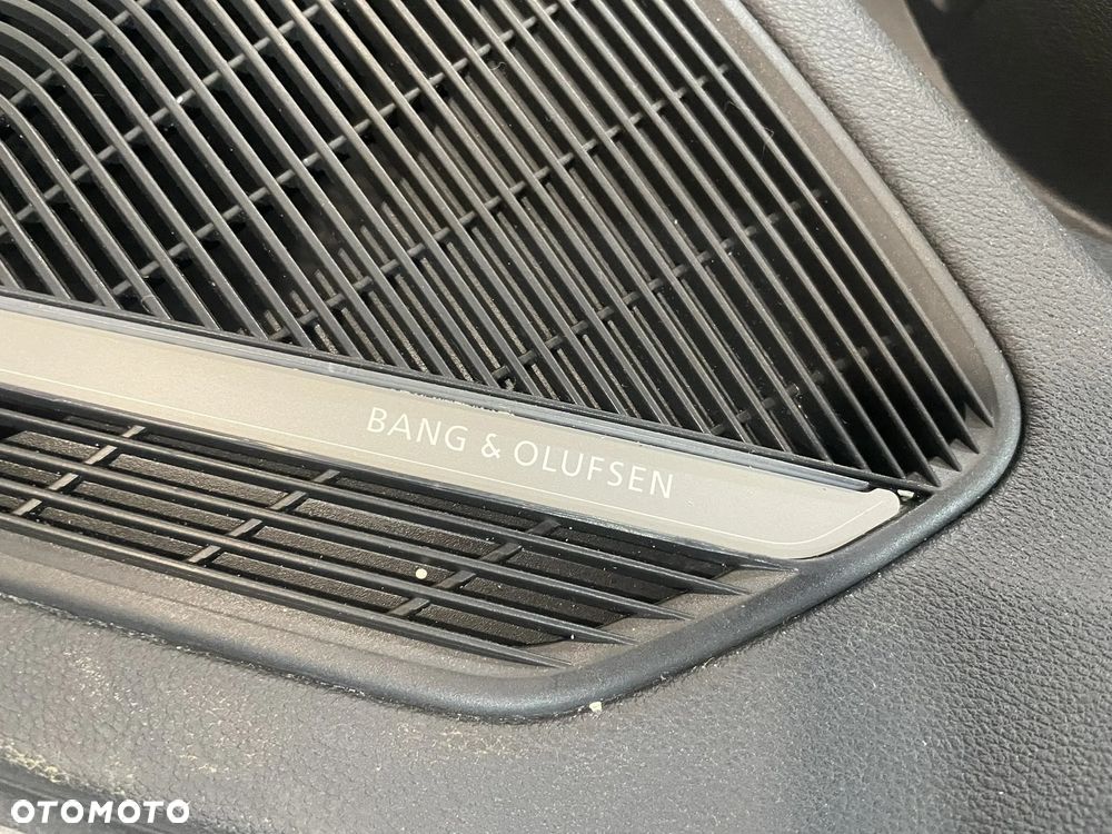 Audi A4 B9 8W boczek tapicerka drzwi B&O - 4