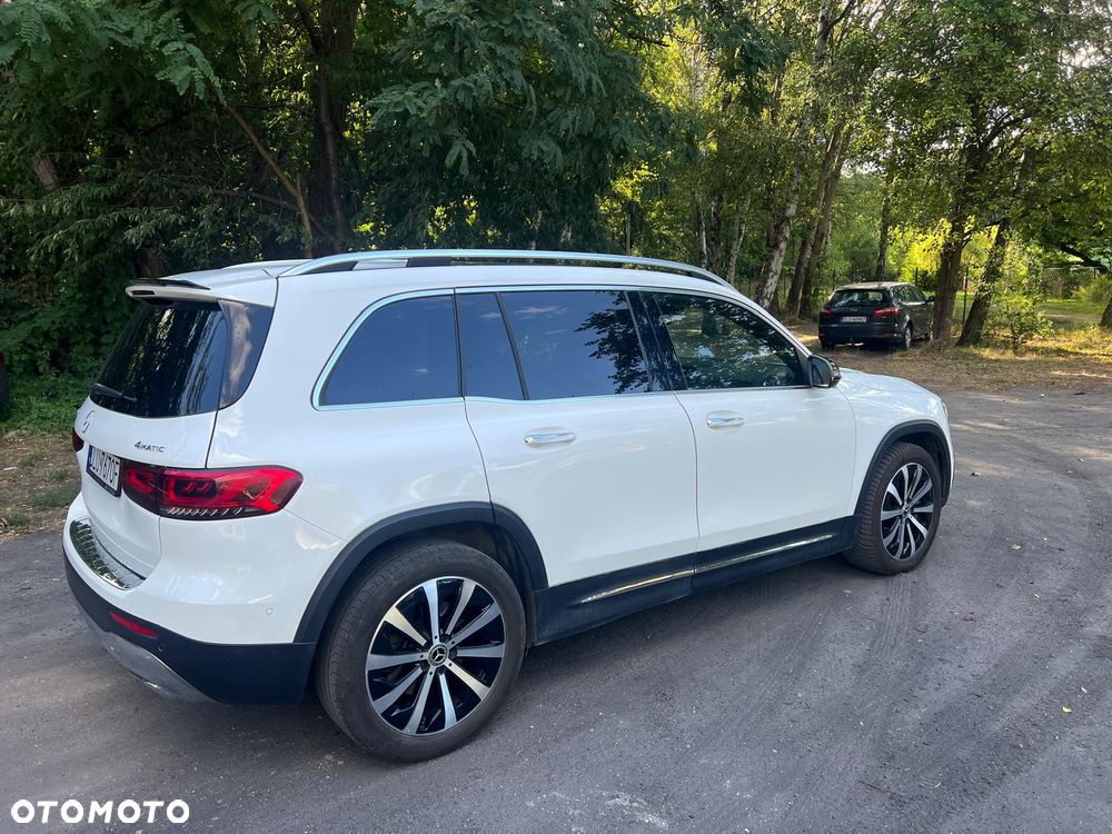 Mercedes-Benz GLB 250 4-Matic 8G-DCT - 3