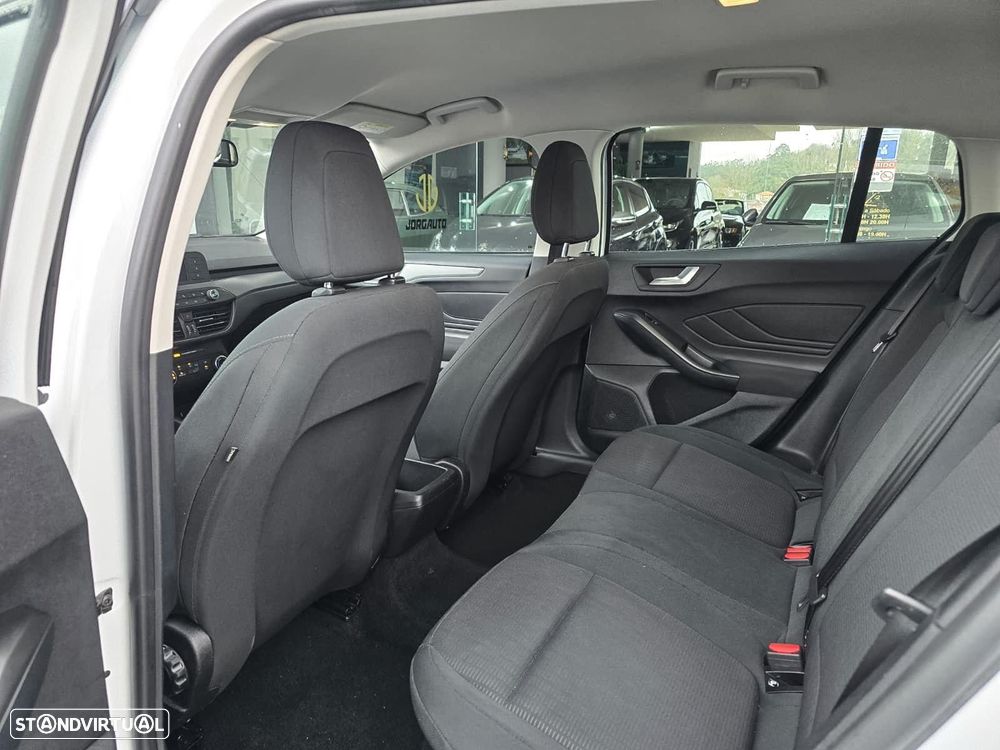 Ford Focus SW 1.5 TDCi EcoBlue Business - 13