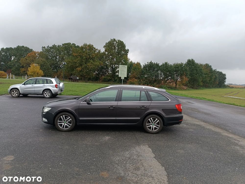 Skoda Superb Combi 2.0 TDI DSG Exclusive - 3