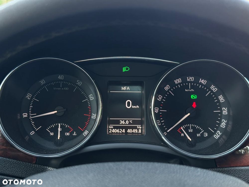 Skoda Superb 1.8 TSI Elegance DSG - 26