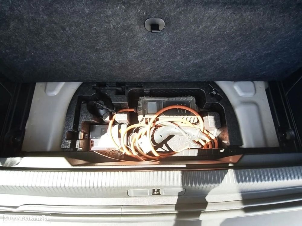 Peugeot e-2008 50 kWh SE Style - 9