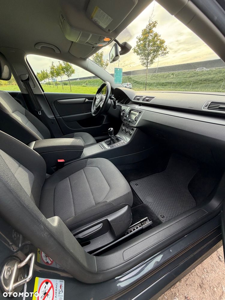 Volkswagen Passat 2.0 TDI Comfortline - 14