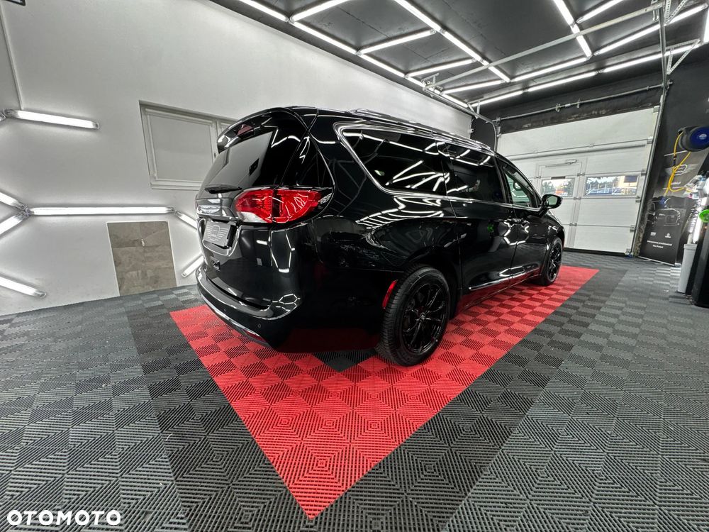 Chrysler Pacifica - 21