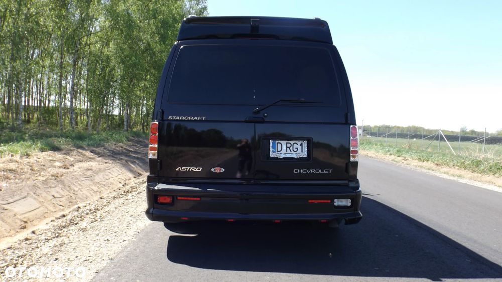 Chevrolet Astro - 4