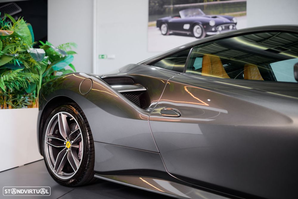 Ferrari 488 GTB - 12