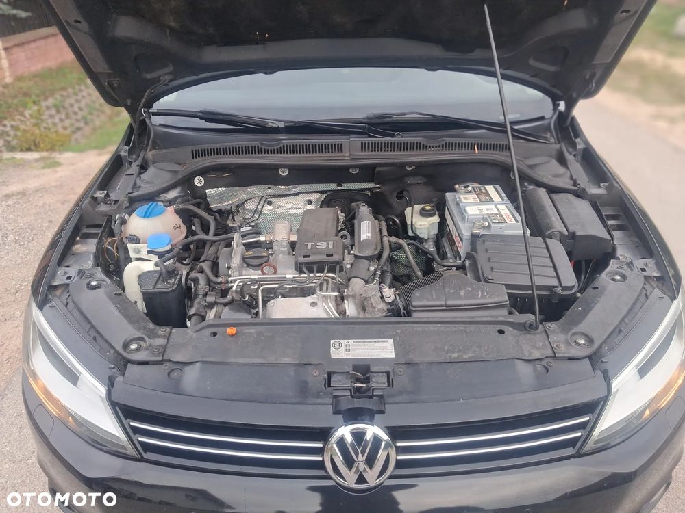 Volkswagen Jetta 1.2 TSI Life - 16