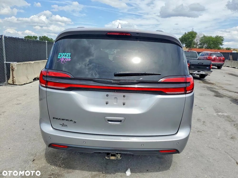 Chrysler Pacifica - 5