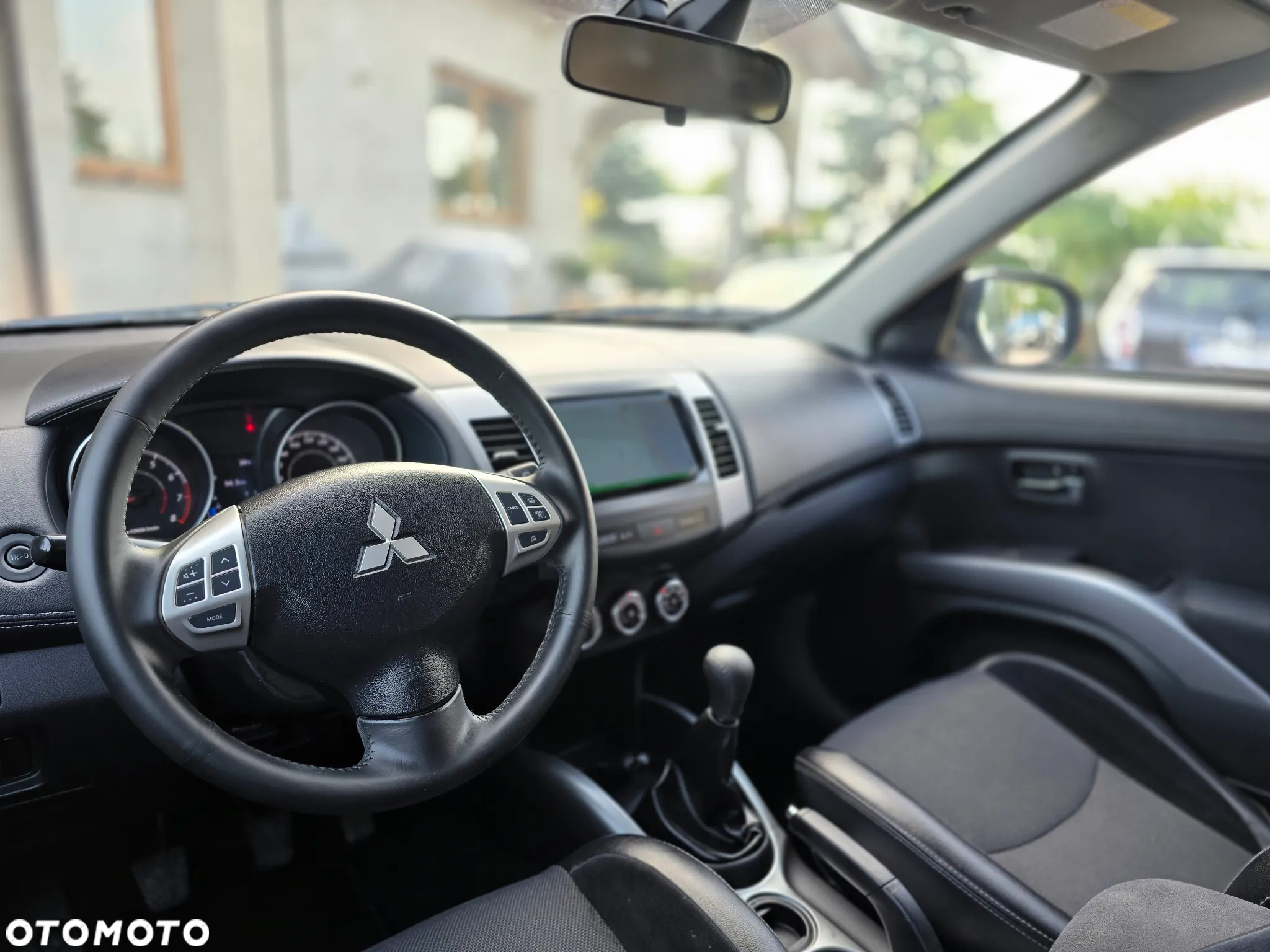 Mitsubishi Outlander - 26