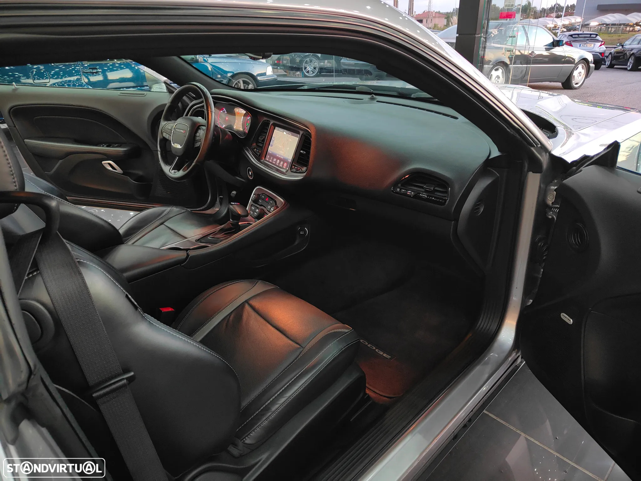 Dodge Challenger Auto SXT Plus - 14