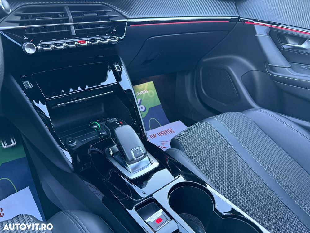 Peugeot 2008 1.2 L PureTech STT EAT8 GT Line - 26