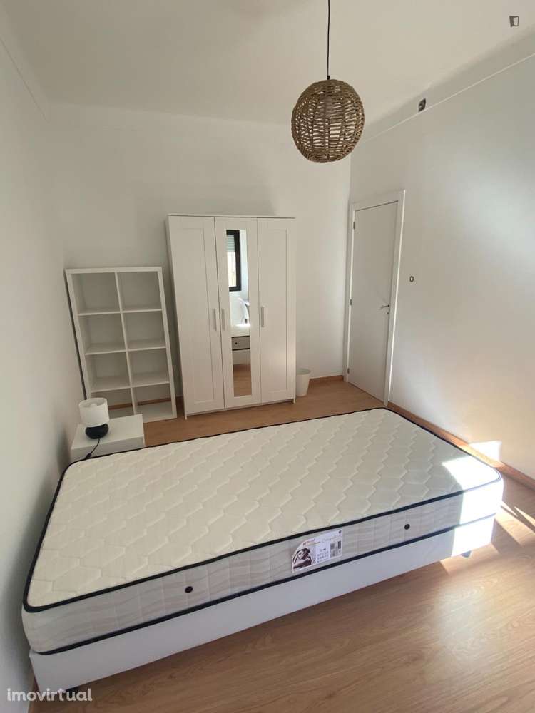 Quarto - localizado em Senhora da Hora Porto - Grande imagem: 2/5