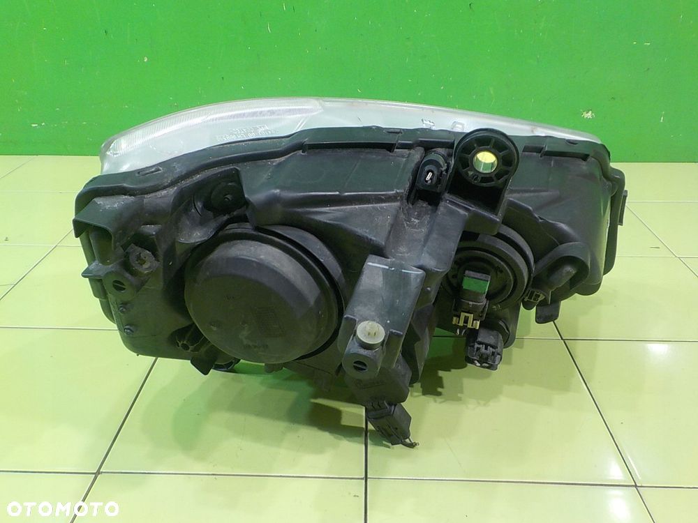 GRAND VOYAGER IV LIFT 2.8CRD AUT 07r 5D XENON lampa lewa przod 05113343AD - 3