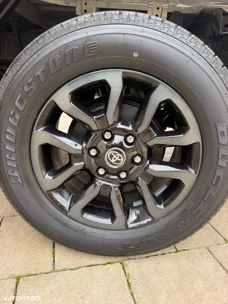 Toyota Hilux 2.8D 204CP 4x4 Double Cab AT MHEV Invincible Color Edition (6Y2) - 11