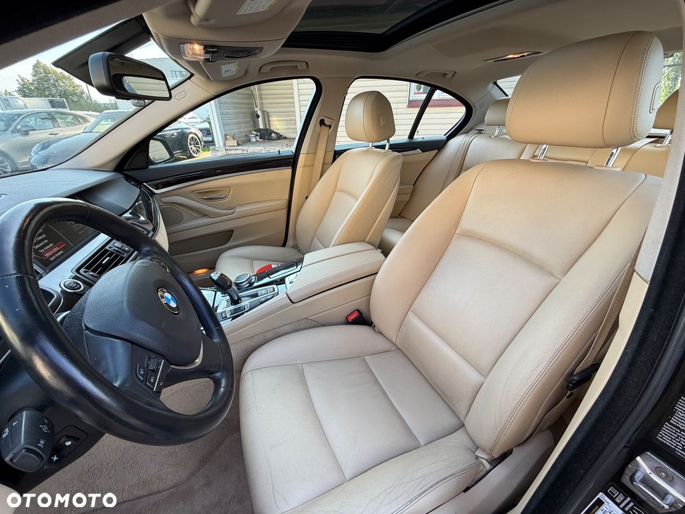 BMW Seria 5 528i xDrive Luxury Line - 24