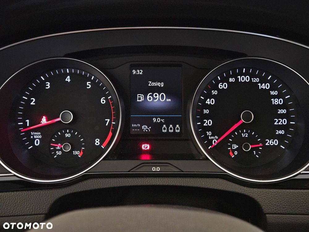 Volkswagen Passat - 16
