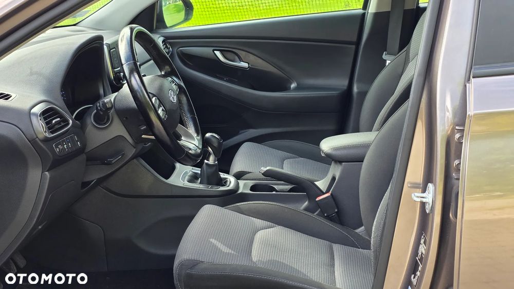 Hyundai i30 1.5 DPI Classic + - 12