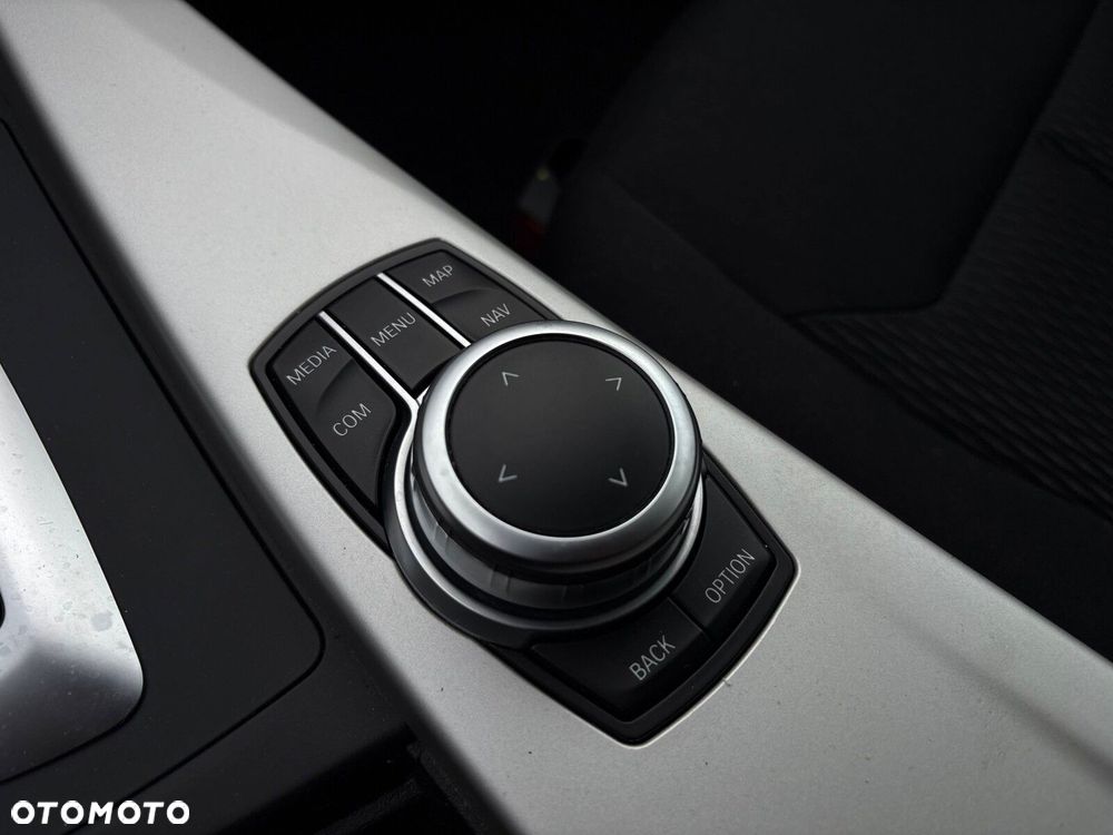 BMW Seria 3 320i GPF xDrive - 27