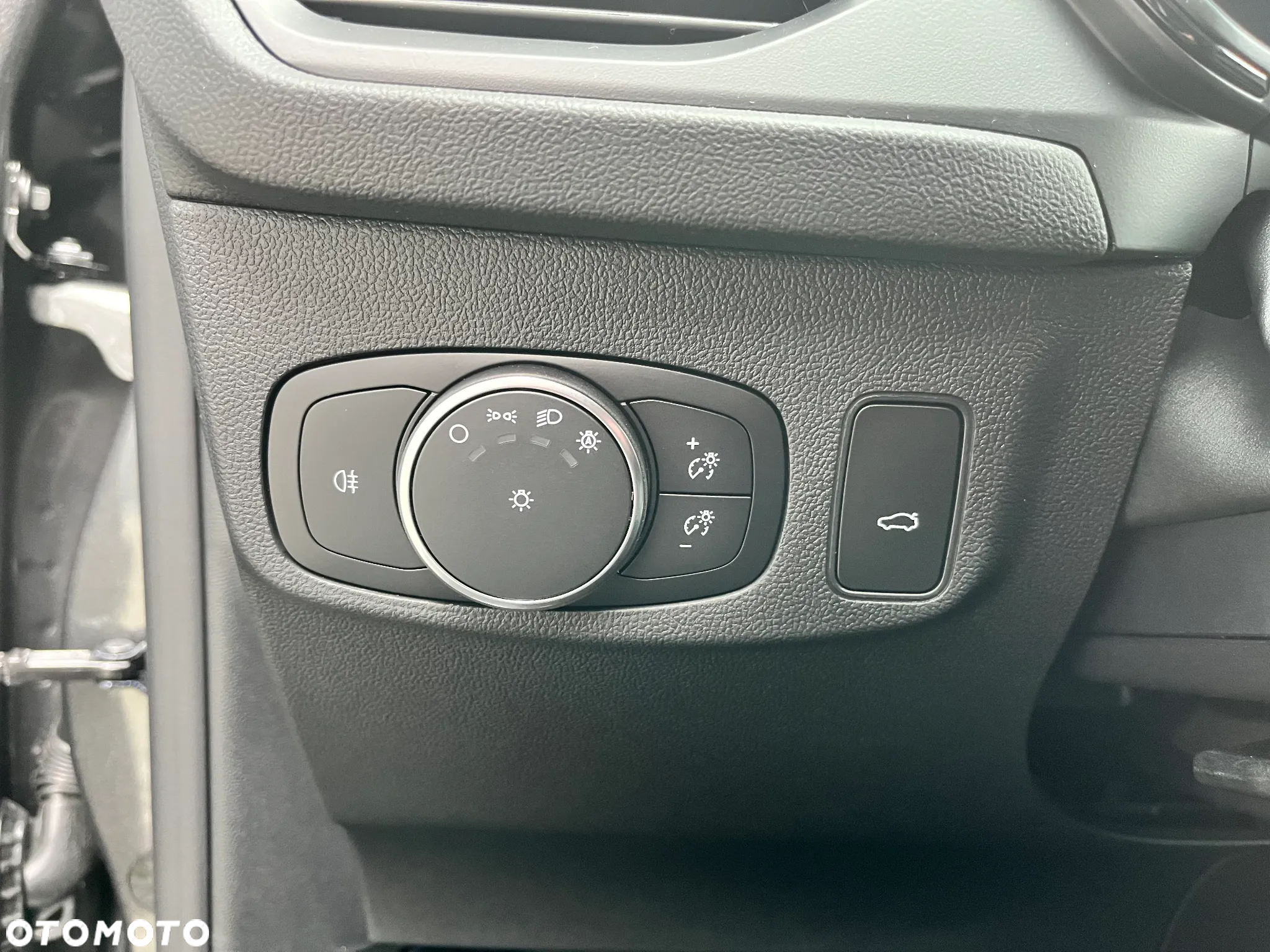 Ford Focus 1.0 EcoBoost mHEV ST-Line X - 11