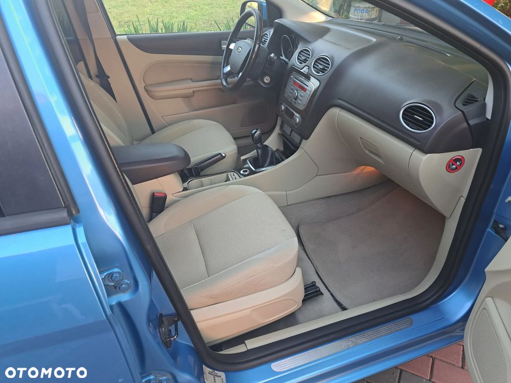Ford Focus 2.0 Ghia - 7