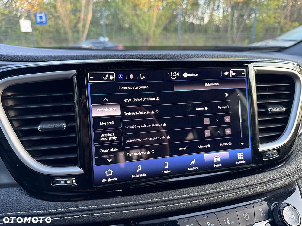 Chrysler Pacifica - 34