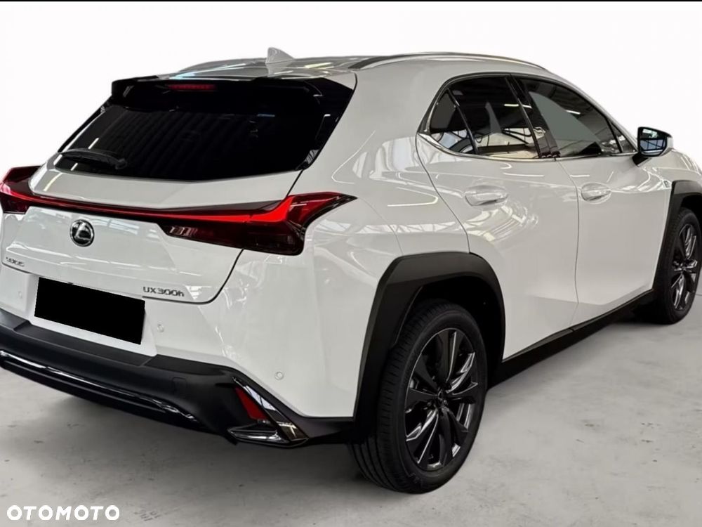 Lexus UX - 5