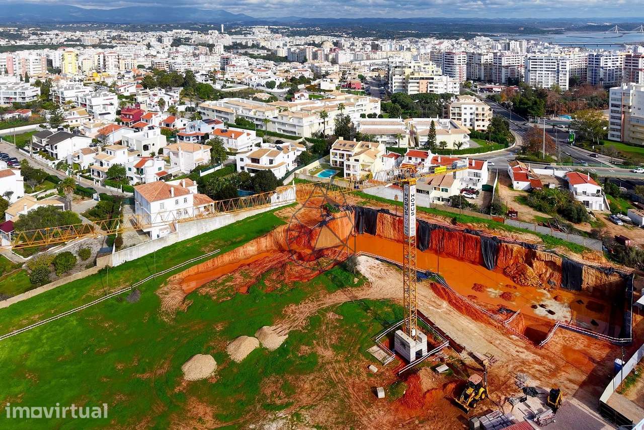 APARTAMENTO T2 COM 160m2 COM BOX E TERRAÇO PRIVATIVO NO HORUS RESIDENC - Grande imagem: 2/46