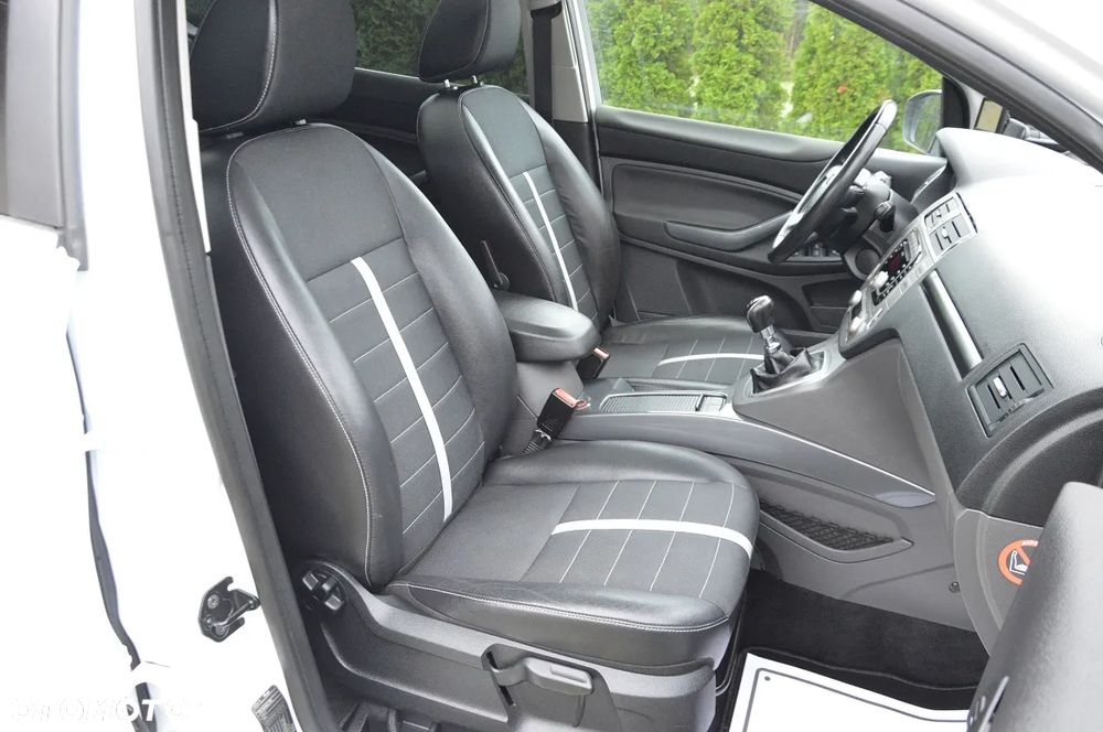 Ford Kuga 2.0 TDCi 4WD Titanium - 34