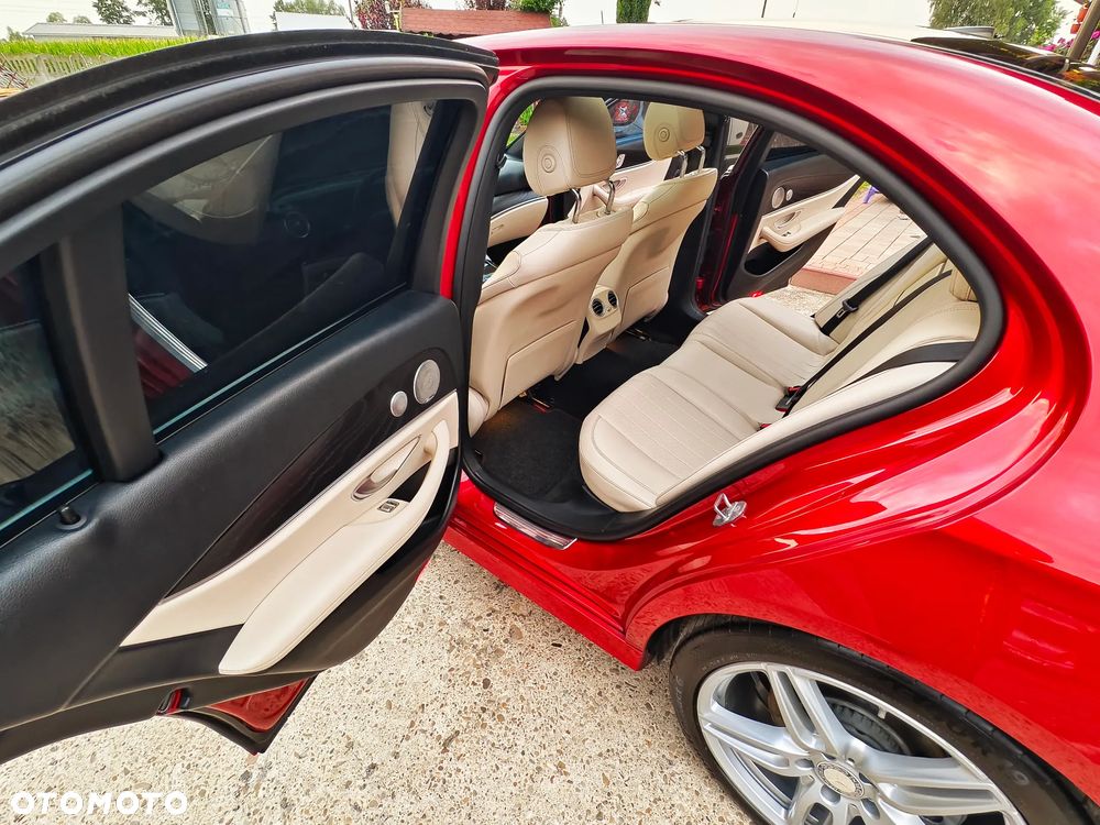 Mercedes-Benz Klasa E 300 9G-TRONIC - 19
