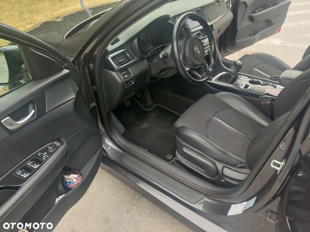 Kia Optima 2.0 M - 14