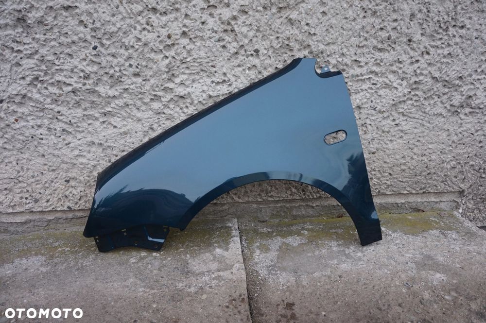 BŁOTNIK PRZÓD LEWY VW POLO 9N OKULAR LC6X 01/05r