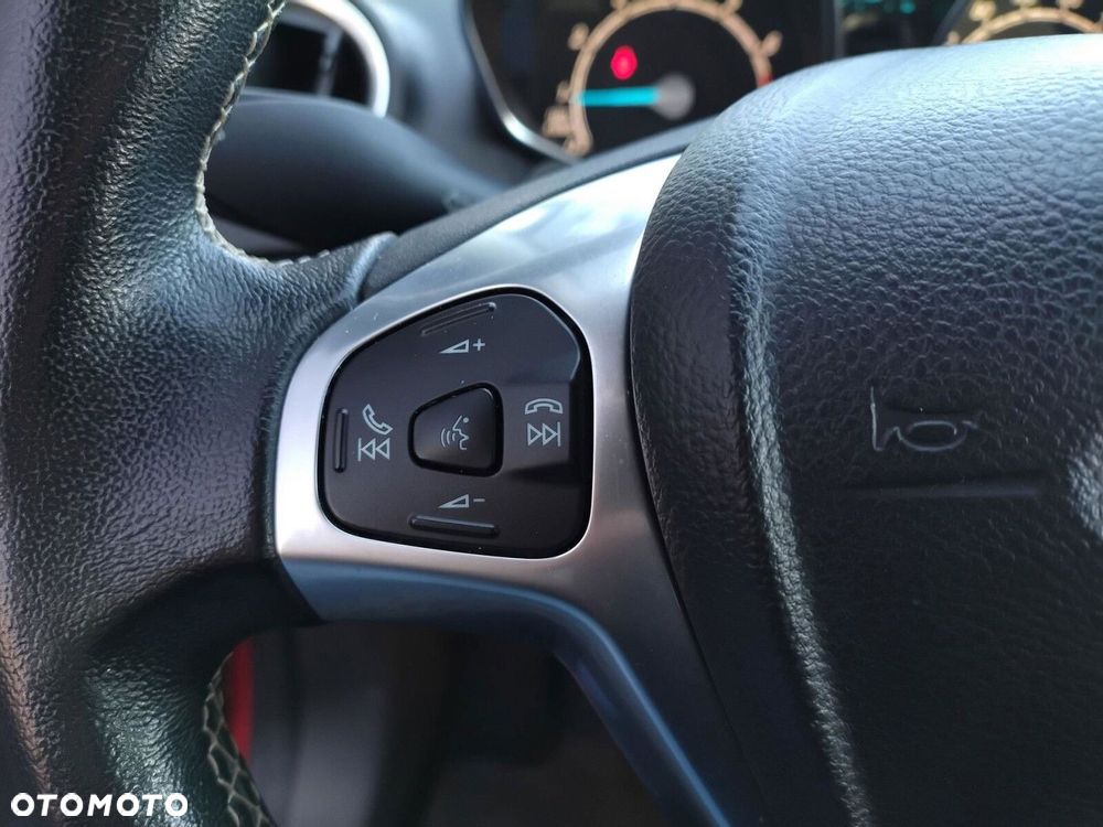 Ford Fiesta 1.0 EcoBoost Titanium - 14