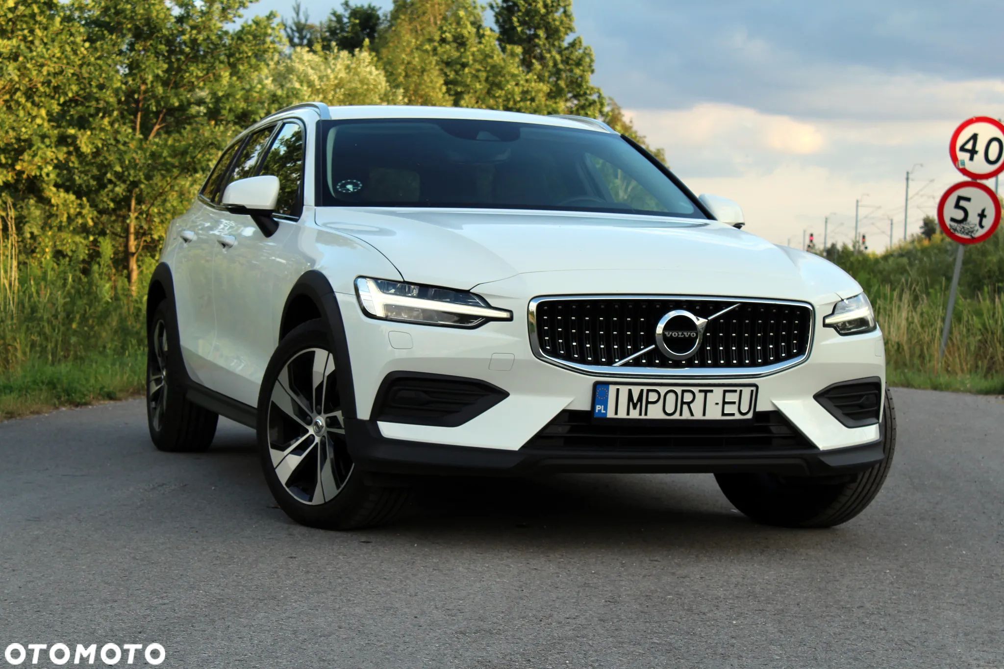 Volvo V60 Cross Country D4 AWD Geartronic Pro - 1