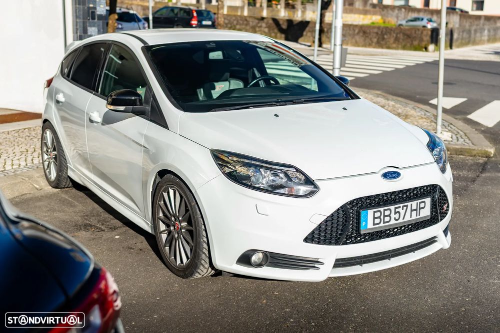 Ford Focus 2.0 EcoBoost ST c/ Pack Pele Desportiva - 3