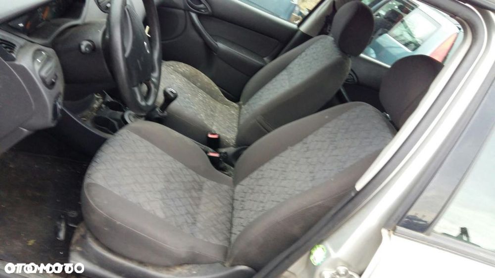 Części ford Focus mk1 kombi  1.4 16V srebrny - 6