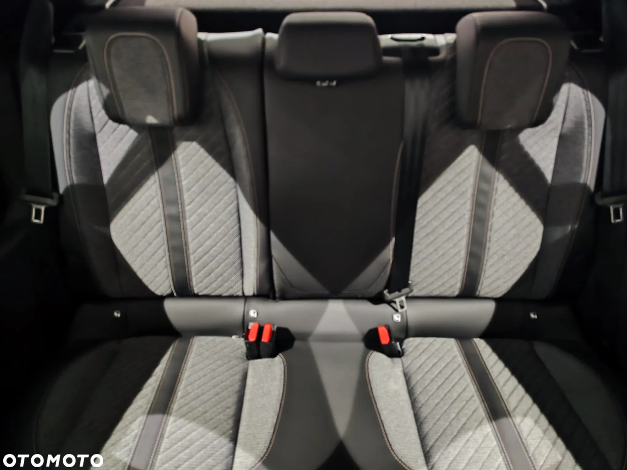 Peugeot 208 ver-1-2-puretech-allure-s-s - 12