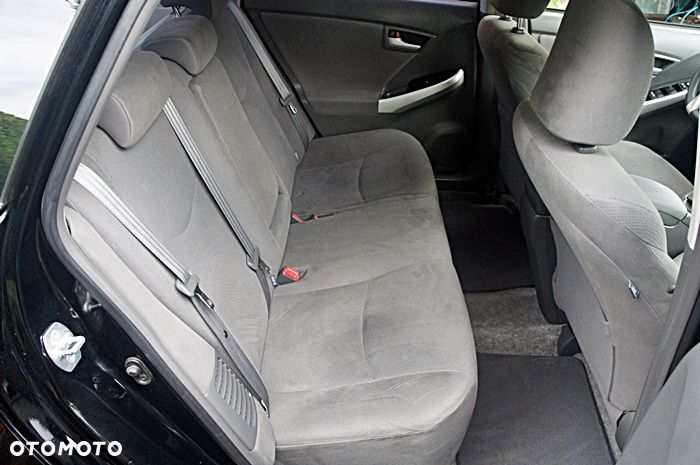 Toyota Prius (Hybrid) Life - 17