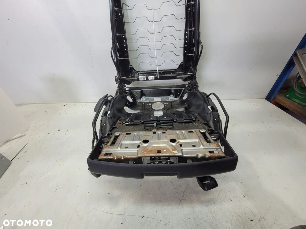 STELAŻ FOTELA PRAWY AUDI A3 8V 5Q4881046C 5Q4881106D - 5