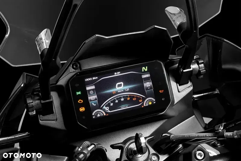 CFMoto MT - 5