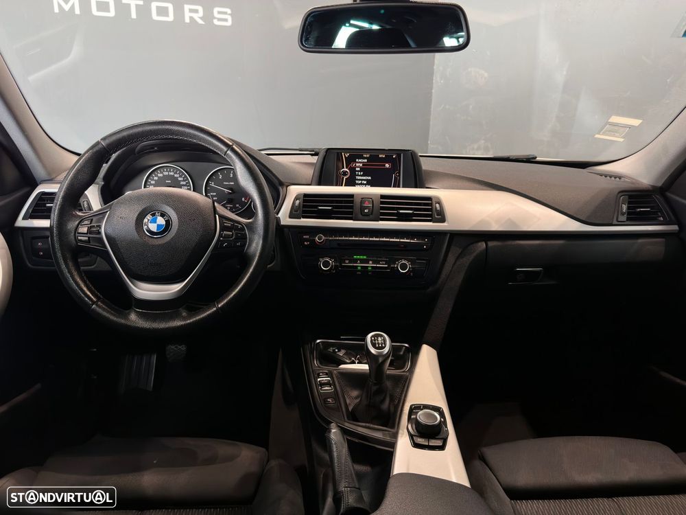 BMW 318 d Line Sport - 17