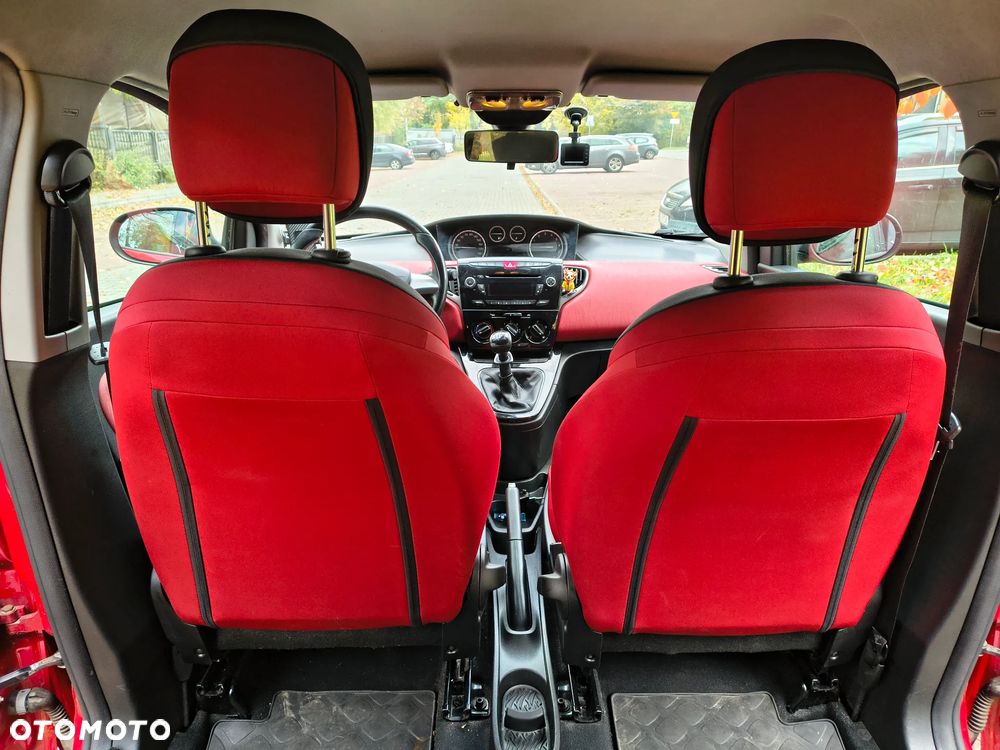 Lancia Ypsilon 1.2 8V Black&Red S&S - 16