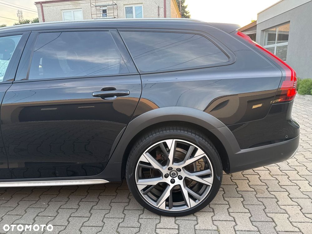 Volvo V90 Cross Country - 11
