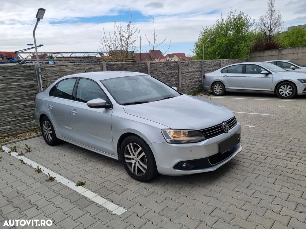 Volkswagen Jetta 2.0 TDI CR DPF DSG Highline - 1