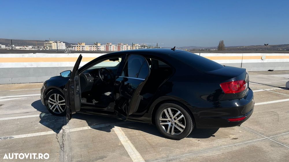 Volkswagen Jetta 1.6 TDI CR DPF DSG Comfortline - 10